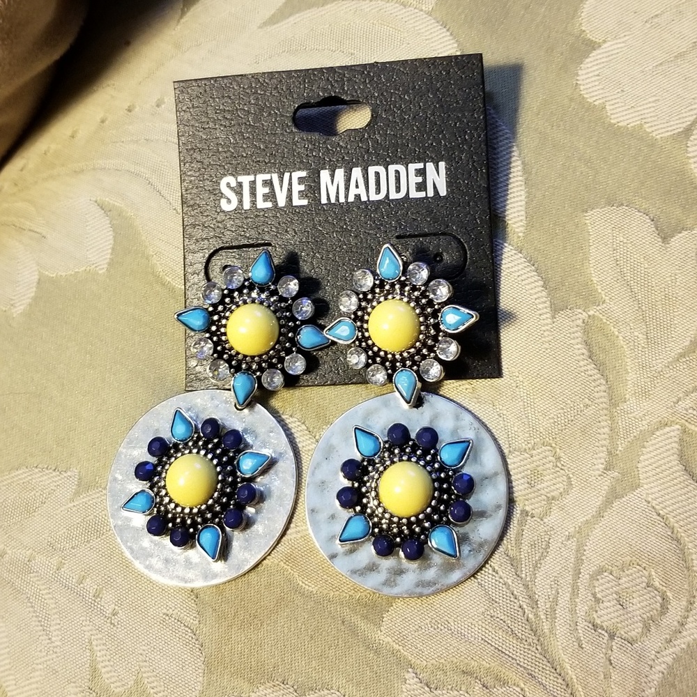 Bundle Steve Madden zearings. Silver